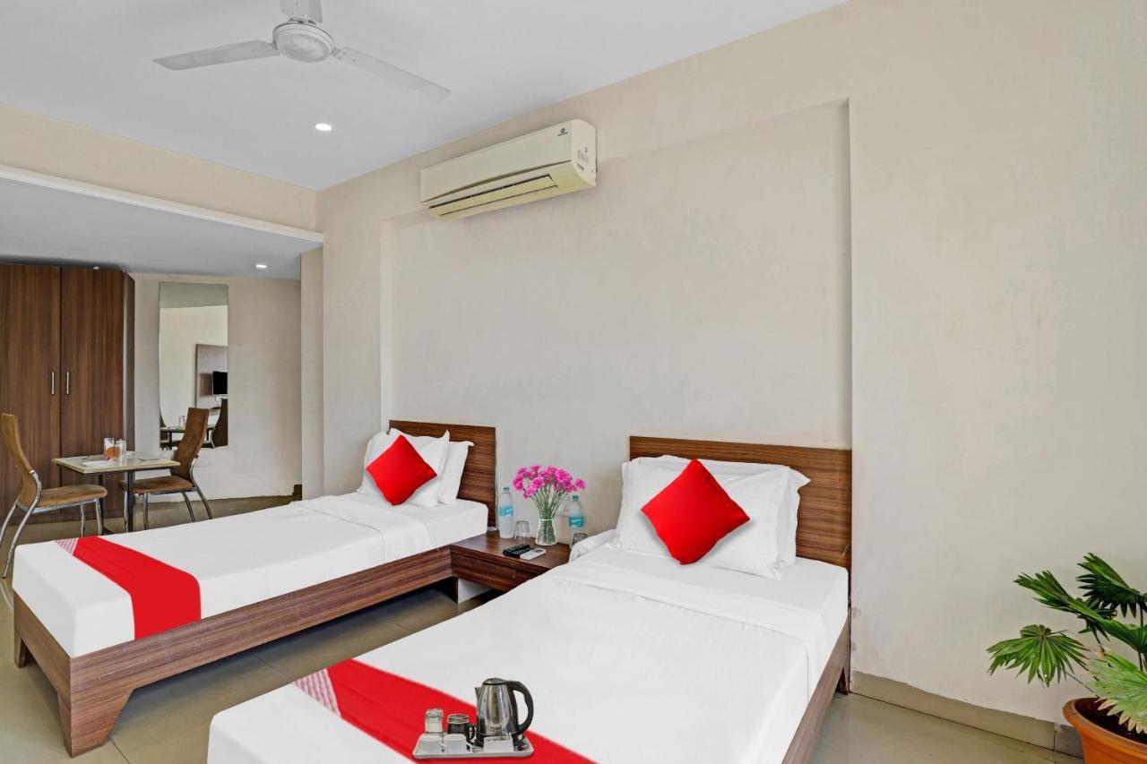 Oyo Flagship Hotel Residency Szilvassza Kültér fotó
