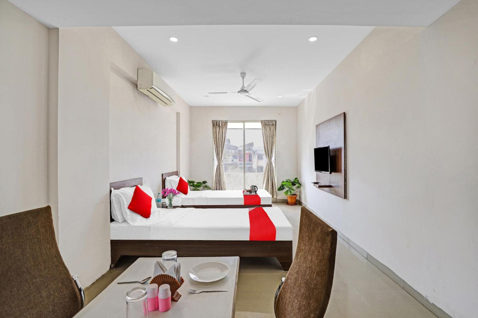 Oyo Flagship Hotel Residency Szilvassza Kültér fotó