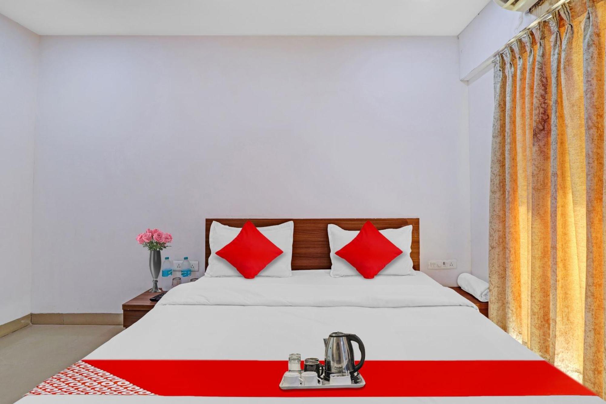 Oyo Flagship Hotel Residency Szilvassza Kültér fotó